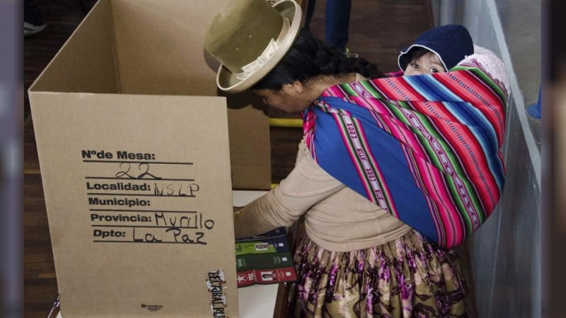 Con gran expectativa Bolivia define su presidente en balotaje histórico